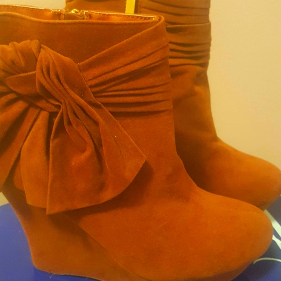 Ladies Wedge Booties with side Bow - Picture 2 of 3